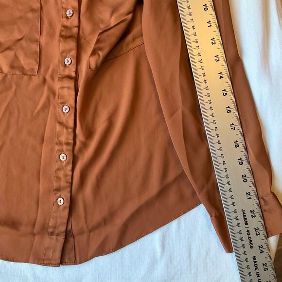 Worthington Women Shirt size M Button Down Long Sleeve Silky Soft V-neck Brown - Picture 5 of 9